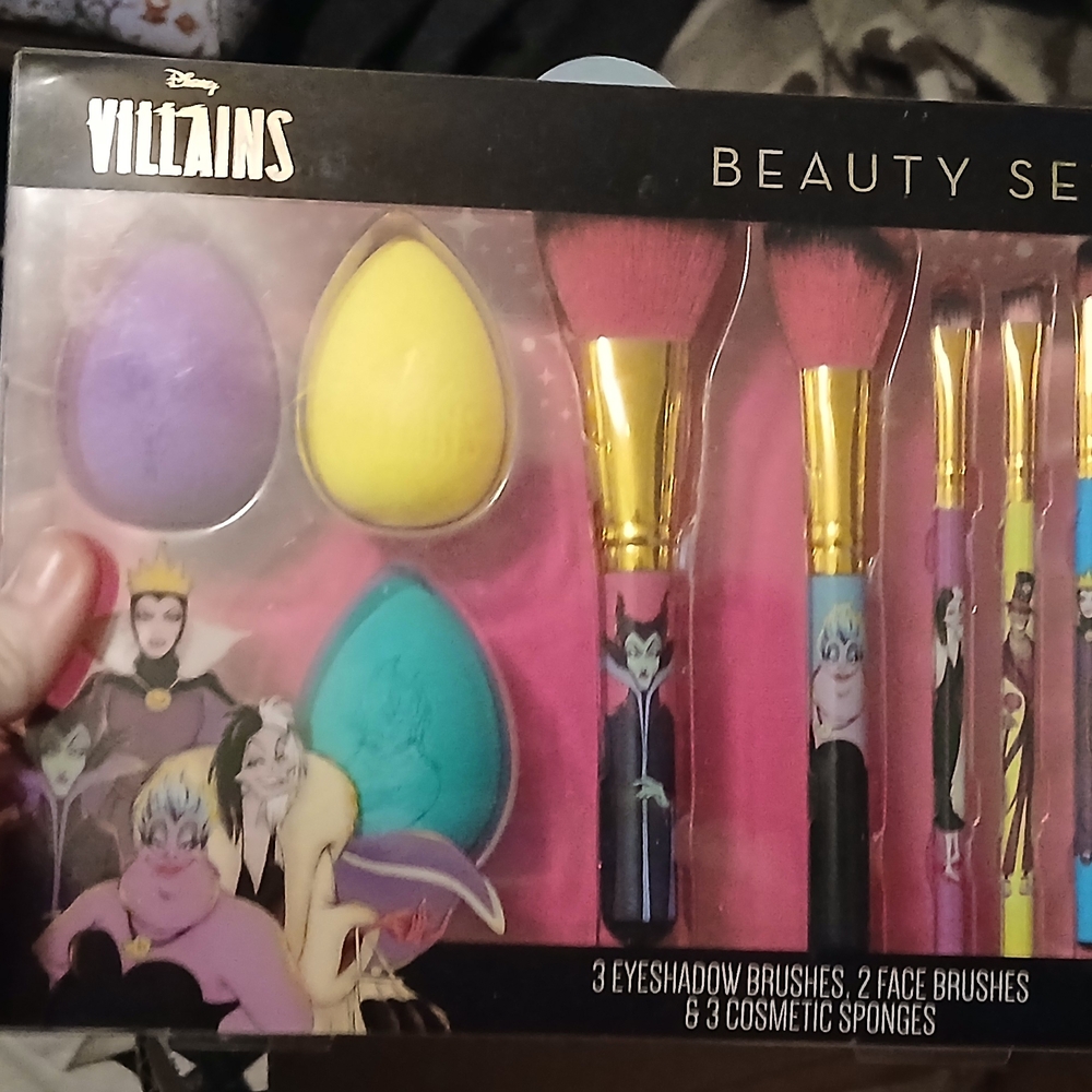 Disney Villains Beauty Set - Purple, Yellow, Blue